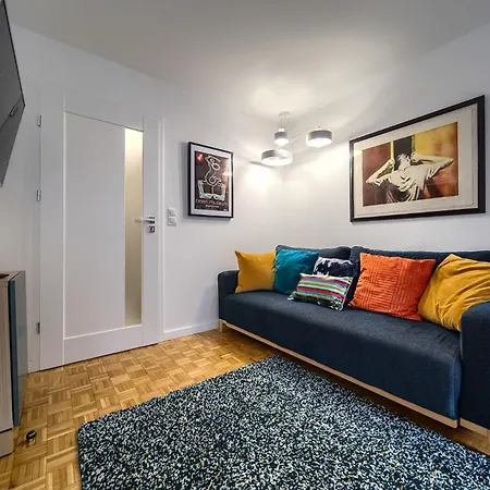 Neon By Bookinghost Wrocław